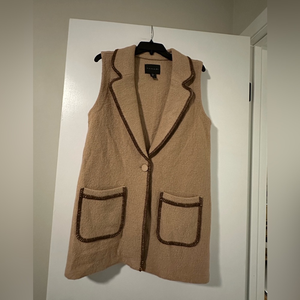 Women’s Size Medium Tahari Camel Colored Wool Blend Vest with Dark Brown Accents